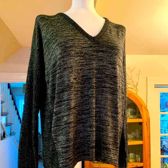 Rag & bone. Xs. Grey loose v neck. Seldom worn. Excellent condition $35 - Picture 1 of 4